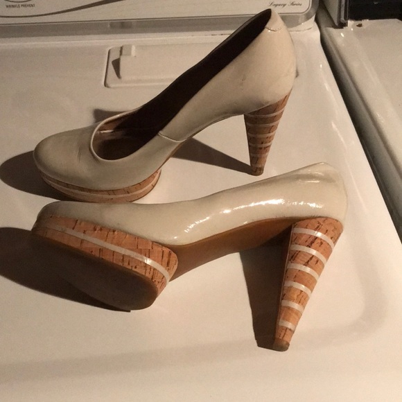 Michael Kors Soze 7.5 cream pump! Great condition - Picture 3 of 5